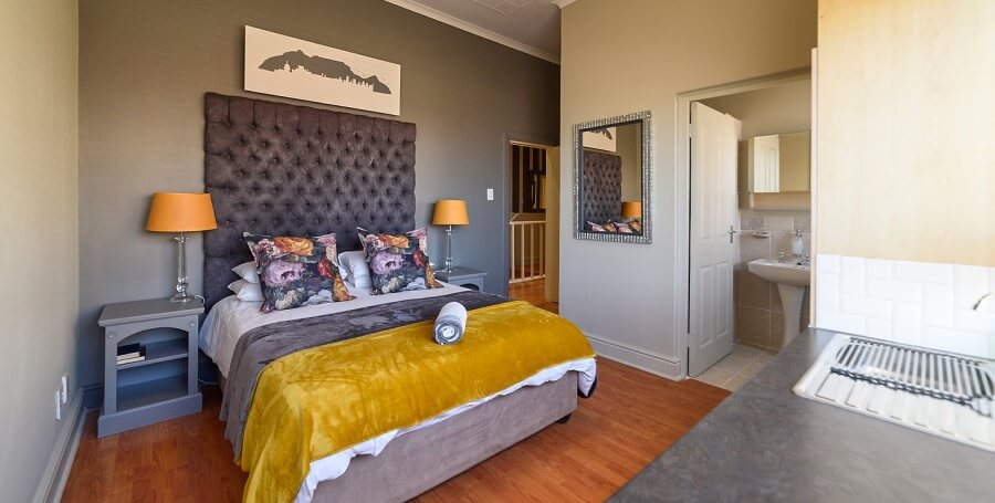 leeuwenzee-guest-house-double-room-accommodation-in-sea-point