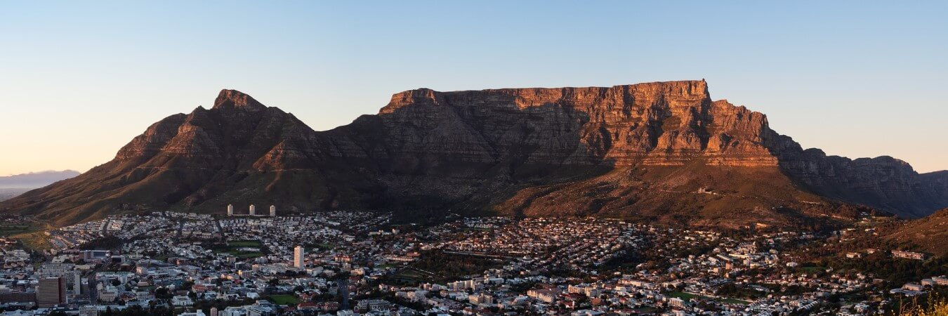 table mountain in cape town with a view of the city